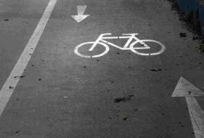Verkeersongeval door slingerende fietser, Aanrijding door slingerende fietser, uitwijkende fietser