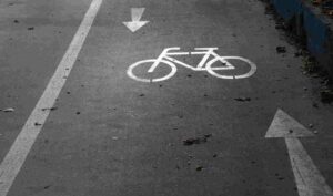 Verkeersongeval door slingerende fietser, Aanrijding door slingerende fietser, uitwijkende fietser