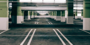 Aansprakelijkheid VVE voor val in parkeergarage, Rechtbank Oost-Brabant 9 november 2021, ECLI:NL:RBOBR:2021:5993