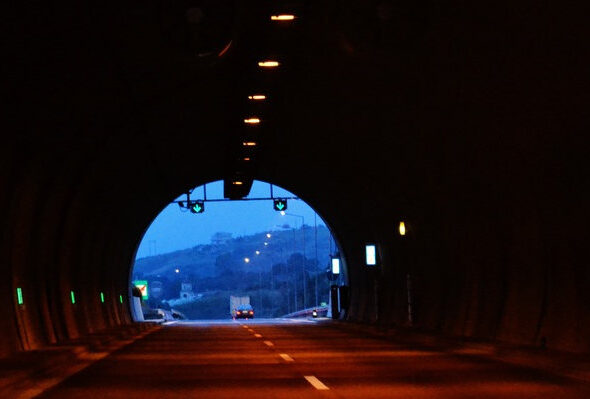 Aanrijding door negeren stoplicht tunnel, Gerechtshof Den Haag 30 september 2025, ECLI:NL:GHDHA:2025:1912