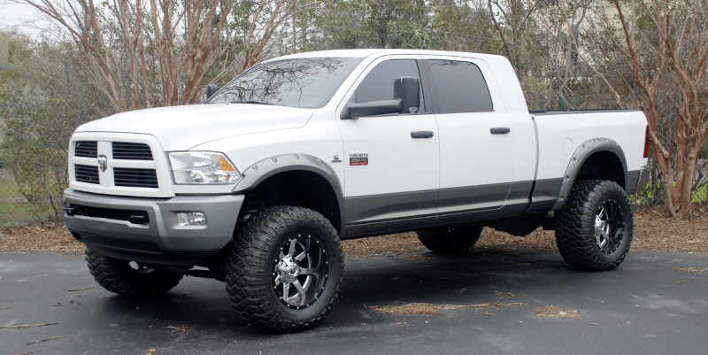 Uitsluitingsgrond roekeloosheid in de WAM-verzekering, Gerechtshof Den Haag 9 december 2025, ECLI:NL:GHDHA:2025:2541, De eiser rijdt in het donker op een natte weg met zijwegen met veel te hoge snelheid in een grote pick-uptruck. De rechter vindt dit roekeloos en stelt vast dat er terecht geen dekking is verleend door de WAM-verzekeraar van de pick-uptruck