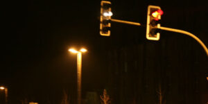 Aanrijding met fietser die door rood een kruispunt op fiets, Rechtbank Oost-Brabant 11 maart 2026, ECLI:NL:RBOBR:2026:1821, door rood gereden fietser, fietser reed door rood, aanrijding rood stoplicht