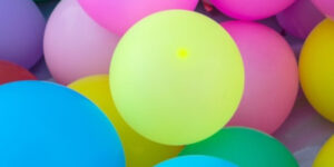 Passagier vult lachgas ballonnen bestuurder, Gerechtshof Amsterdam 9 december 2025, ECLI:NL:GHAMS:2025:3765